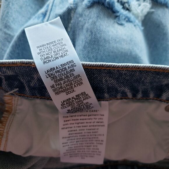 Good American Distressed Frayed Denim Jean 5-Pocket Shorts in Indigo155 - Picture 7 of 7